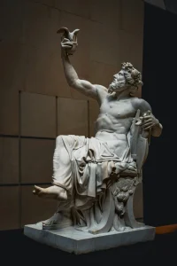 Zeus, Yunan mitolojisinin en güçlü ve önemli tanrısı olarak kabul edilir. "Tanrıların Kralı" unvanını taşıyan Zeus, gökyüzü, şimşek ve gök gürültüsünün sembolüdür. 